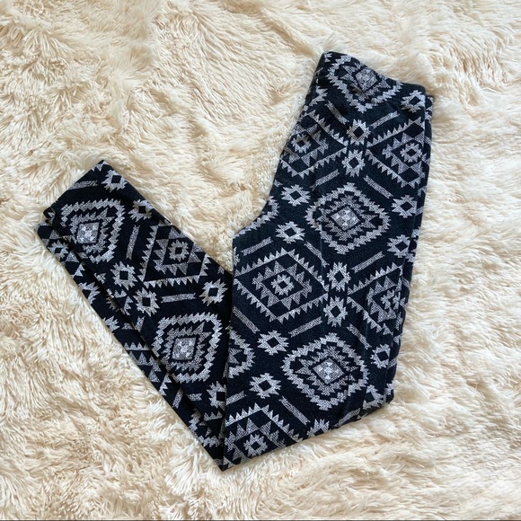 Forever 21 Black and White Geometric Aztec Print Leggings - Picture 1 of 6